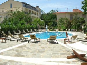Bazén v ubytování Hotel Sant'Agata nebo v jeho okolí
