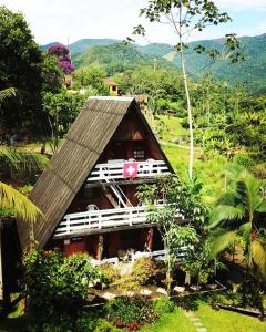 Bangunan di mana terletaknya rumah tamu ini