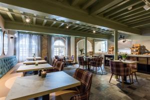 a restaurant with tables and chairs in a room at Boutique Hotel Rijks I Kloeg Collection in Goes