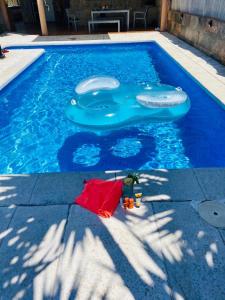 Bazén v ubytovaní Villa castelló salou alebo v jeho blízkosti