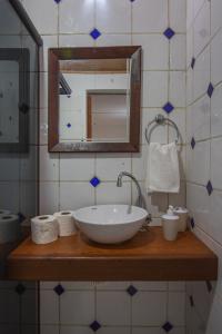 a bathroom with a sink and a mirror at Apartamentos Quintal - 2 Quartos Suítes e Sala in Morro de São Paulo +41 photos