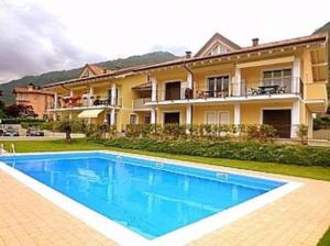 Bazén v ubytování Lenno village Apartment-POOL, PARKING, GARDEN-by Italian Apartments nebo v jeho okolí