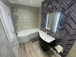 Gallery image of Edward Place Luxury Hot Tub Apartments in Blackpool