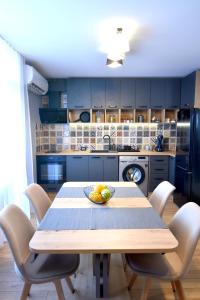 Φωτογραφία από το άλμπουμ του Апартамент Галерия Apartment Gallery στο Βέλινγκραντ