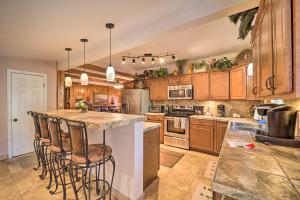 Fotografie z fotogalerie ubytování Cattail Creek Escape, 44 Mi to Mt Mitchell! v destinaci Burnsville