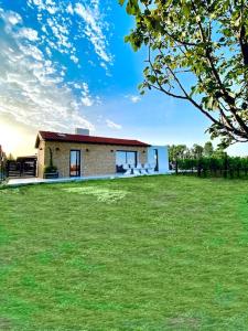 Vonkajšia záhrada v ubytovaní Trie Vineyard Cottage