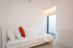 Newly Refurbished Modern 3 Bedroom Apartment in Affluent Fulham