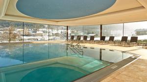 a swimming pool in a building with a domed ceiling at Hotel Waidmannsheil in Flachau