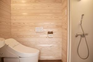 Koupelna v ubytování Yatsugatake Little Village Hotel + 37 fotografií