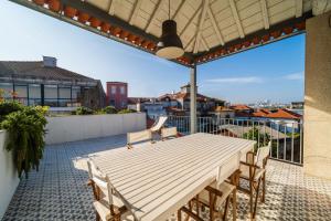 
a patio area with chairs, tables and umbrellas at Casa do Cativo in Porto
