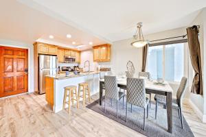 Gallery image of Groundswell C in Newport Beach