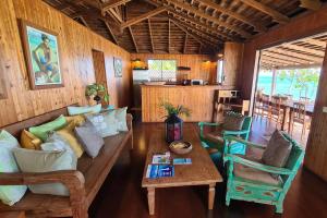 The lounge or bar area at Villa Ylang Ylang