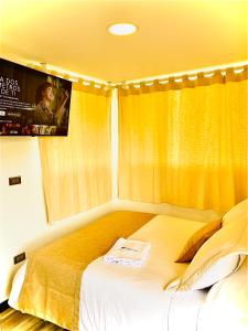 Кровать или кровати в номере Acogedor y moderno Glamping en container, 10 min del centro