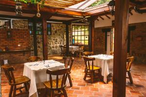 Reštaurácia alebo iné gastronomické zariadenie v ubytovaní Casa de Campo Hotel & Spa