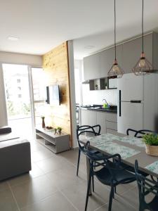 Virtuvė arba virtuvėlė apgyvendinimo įstaigoje Apartamento Completo em Ubatuba - Tenório - Piscina e Churrasqueira gourmet