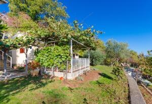 Vonkajšia záhrada v ubytovaní House Cvetko