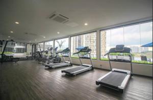 Het fitnesscentrum en/of fitnessfaciliteiten van D pristine Family Suites By Holi