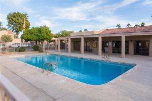 Gallery image of Gated Dobson Ranch townhouse, balcony, golf views in Mesa