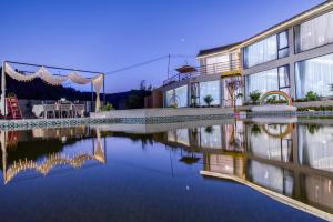 O edifício onde o quarto em acomodação particular está situado