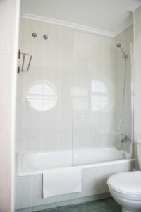 Fotografia z galérie ubytovania Apartment on the first line of Samil beach and with frontal views of the sea v destinácii Vigo