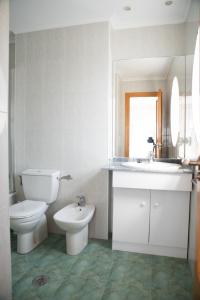 Fotografia z galérie ubytovania Apartment on the first line of Samil beach and with frontal views of the sea v destinácii Vigo