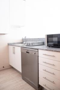 Fotografia z galérie ubytovania Apartment on the first line of Samil beach and with frontal views of the sea v destinácii Vigo