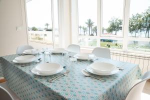 Fotografia z galérie ubytovania Apartment on the first line of Samil beach and with frontal views of the sea v destinácii Vigo