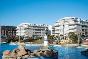 Fotografia z galérie ubytovania Apartment on the first line of Samil beach and with frontal views of the sea v destinácii Vigo