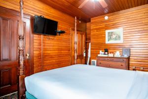 Postel nebo postele na pokoji v ubytování Gilbert Inn Seaside