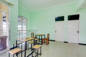 Gallery image of Capital O 90709 Djati Guest House in Kudus