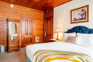 Postel nebo postele na pokoji v ubytování Gilbert Inn Seaside