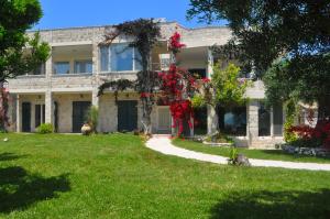 Vonkajšia záhrada v ubytovaní House Lemoni - Studio