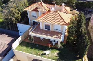 widok z góry na dom z dachem w obiekcie Villa Humboldt w mieście La Orotava