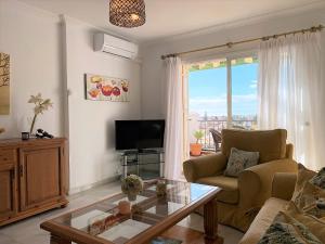 a living room with a couch and a tv at Casa Lindblad Fuentesol 15 Casasol in Nerja