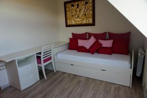 A bed or beds in a room at Perla del Cantábrico