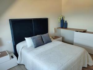 A bed or beds in a room at Perla del Cantábrico
