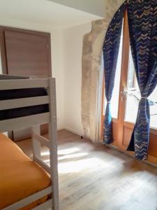Postel nebo postele na pokoji v ubytování Gîte des Augustins