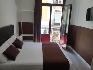 A bed or beds in a room at BCN Urbaness Hotels Bonavista
