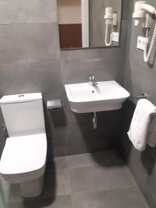 A bathroom at BCN Urbaness Hotels Bonavista