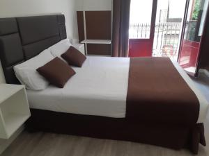 A bed or beds in a room at BCN Urbaness Hotels Bonavista