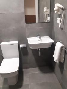 A bathroom at BCN Urbaness Hotels Bonavista