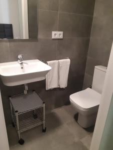 A bathroom at BCN Urbaness Hotels Bonavista