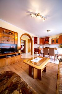 Телевизор и/или развлекательный центр в Kastell Apartments