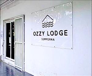 Сертификат, награда, вывеска или другой документ, выставленный в Ozzy Lodge Semporna