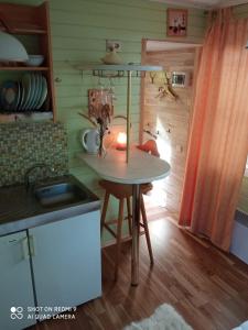 Kitchen o kitchenette sa Jurmala`s Center Mini House