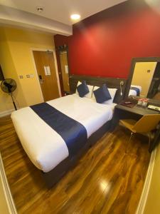 Postel nebo postele na pokoji v ubytování Ville Hotel