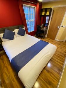 Postel nebo postele na pokoji v ubytování Ville Hotel