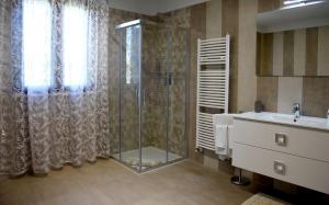 a bathroom with a shower and a sink at Villa al Mare in Bellaria-Igea Marina