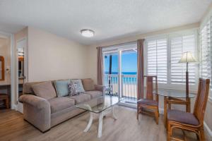 A seating area at Days Inn by Wyndham Maui Oceanfront