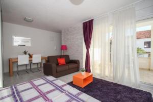 Posezení v ubytování Studio apartment in Okrug Gornji with terrace, air conditioning, WiFi, washing machine 5051-1